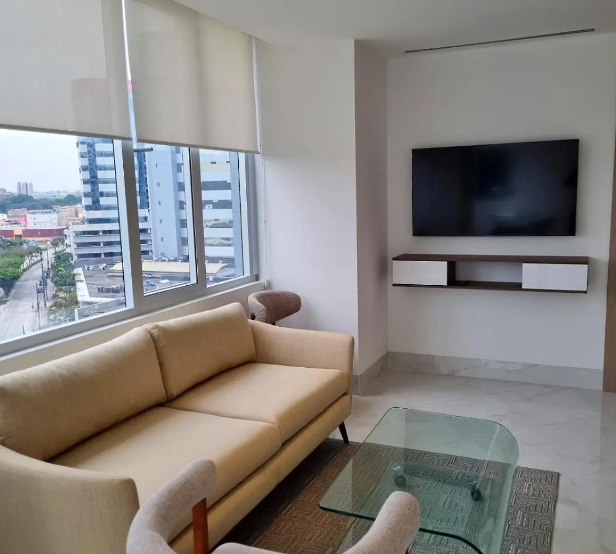 Suit, De Estreno Guayaquil